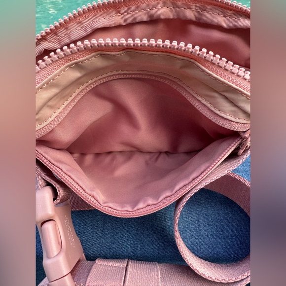lululemon Everywhere Belt Bag 1L - Picture 12 of 16